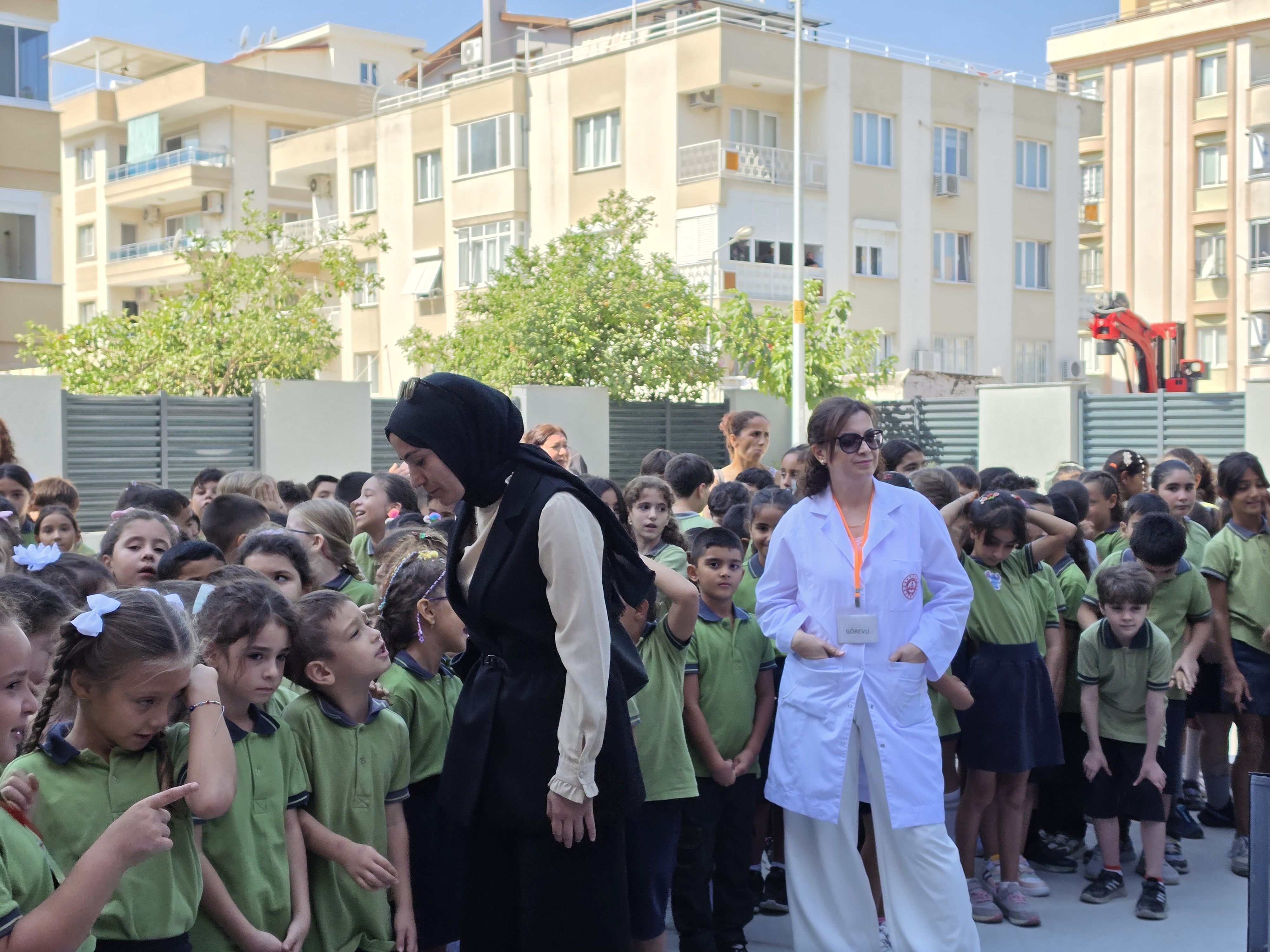 ÖĞRETMENLERE KILIK KIYAFET YASAĞI
