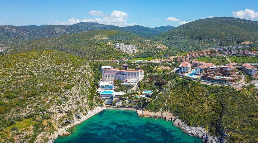 Kuşadası'nda Denizde Erkek Cesedi Bulundu