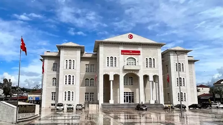 SON DAKİKA | MUĞLA’DA RÜŞVET SORUŞTURMASI: KAYMAKAMIN ŞOFÖRÜ VE KORUMASI GÖZALTINDA