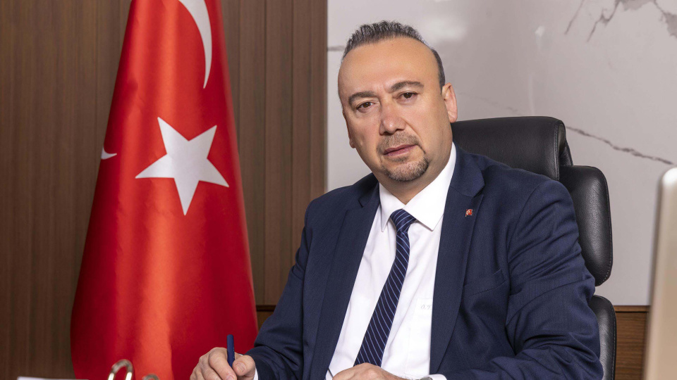 ​Uşak’ta Siyasi Deprem! Görevden Uzaklaştırılan Özkan Yalım’dan Kurultay ve İstihdam İtirafı