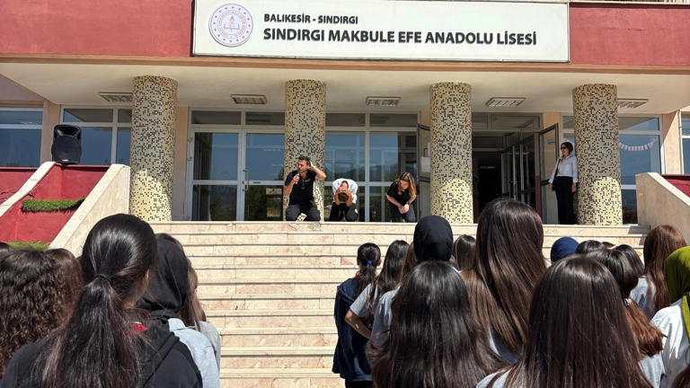Sındırgı’da “3006 Deprem Fırtınası”! Anadolu Lisesi 15 Gündür Kapalı