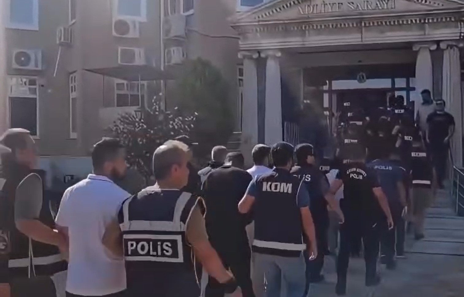 Didim Merkezli Dev Vize Dolandırıcılığı Operasyonu: 27 Tutuklama