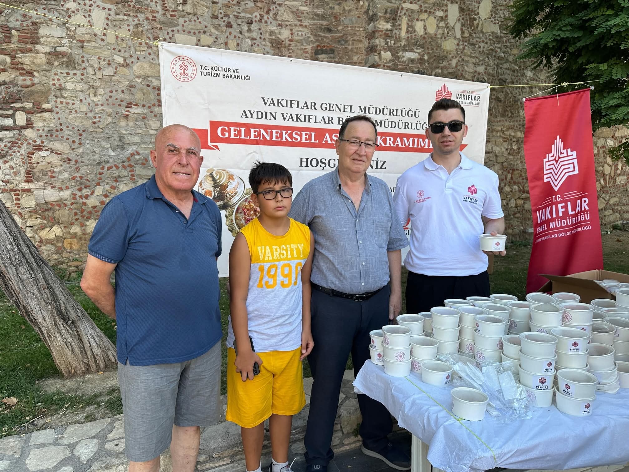 Aydın Vakıflar Bölge Müdürlüğü’nden Kuşadası’nda Aşure Hayrı