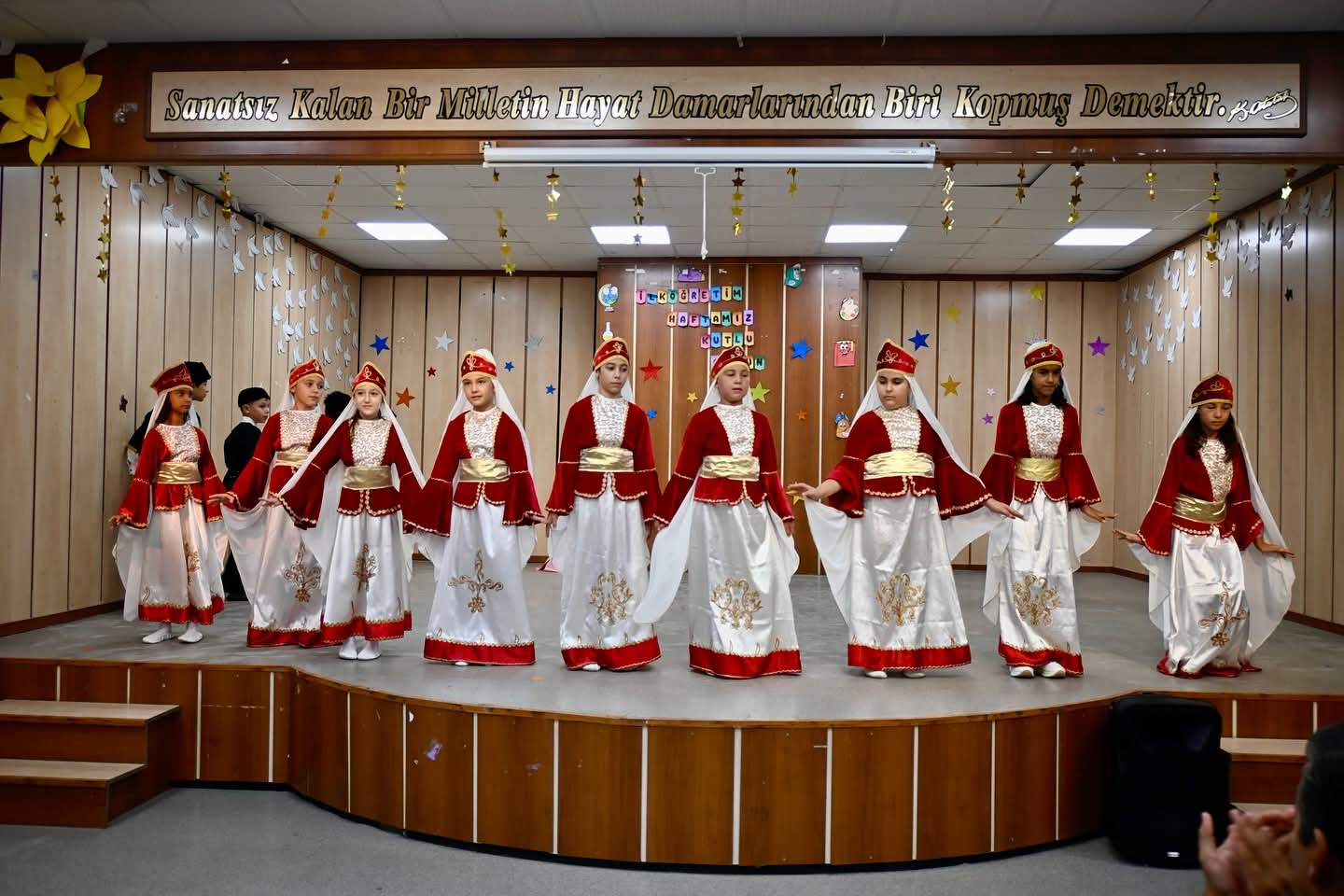 Kuşadası’nda İlköğretim Haftası Coşkusu