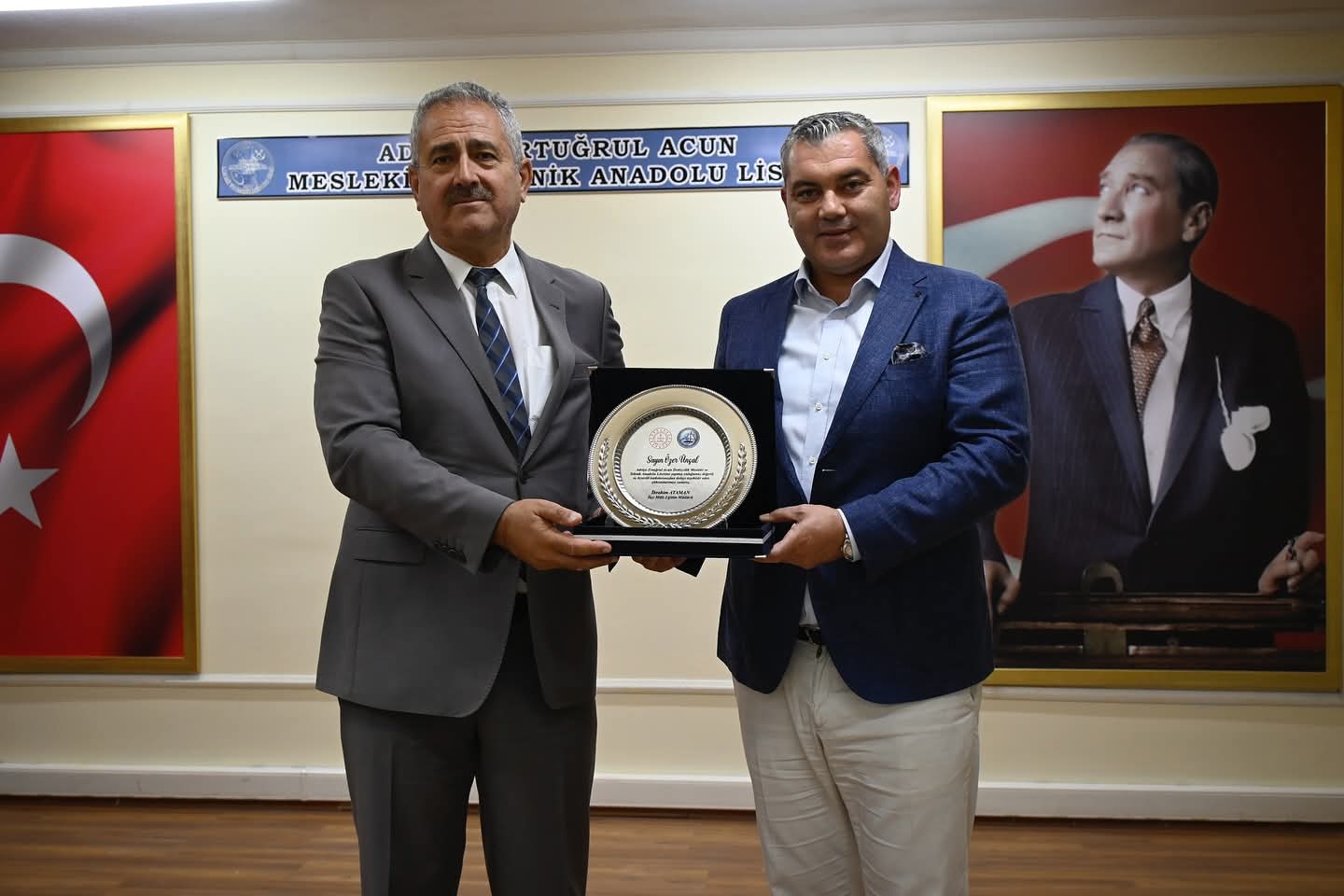 Kuşadası’nda Eğitime Katkı Veren Hayırsevere Anlamlı Teşekkür