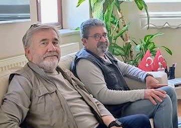 Kuşadası’nda Gazetecilere Yumurtalı Saldırı