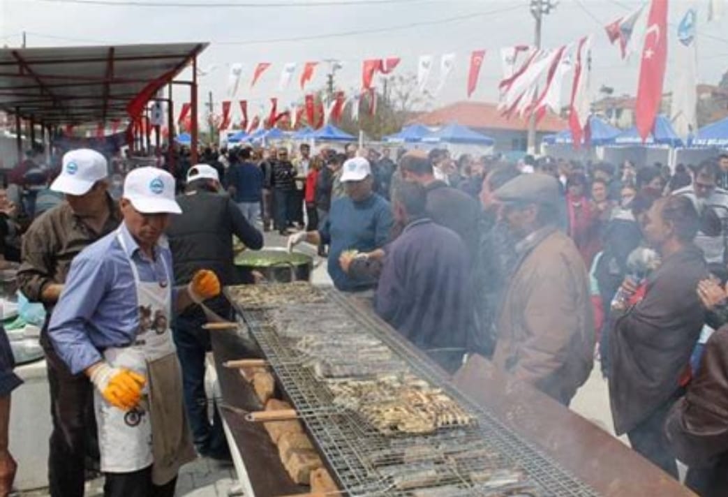 Serçin’de Lezzet ve Kültür Buluştu: Yılan Balığı Festivali Coşkuyla Döndü!