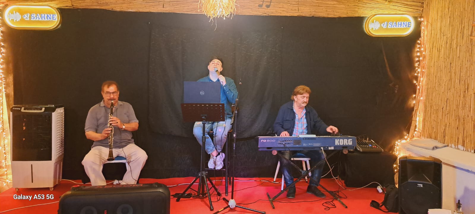  Kuşadası’nın Yeni Zeki Müren’i: Senan Huseynov Her Gece Pera’da Kalpleri Fethediyor