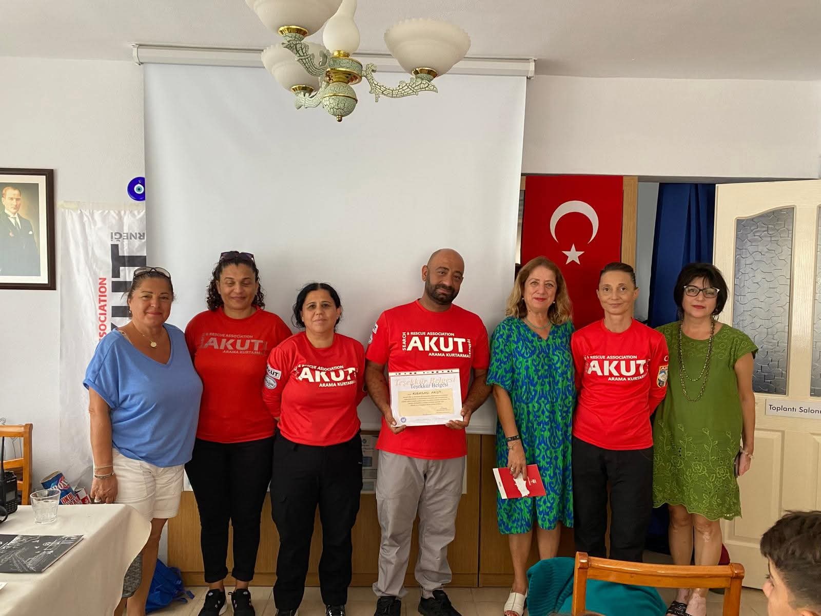 Kuşadası’nda Öğrencilere Deprem Eğitimi: AKUT’tan Hayat Kurtaran Seminer