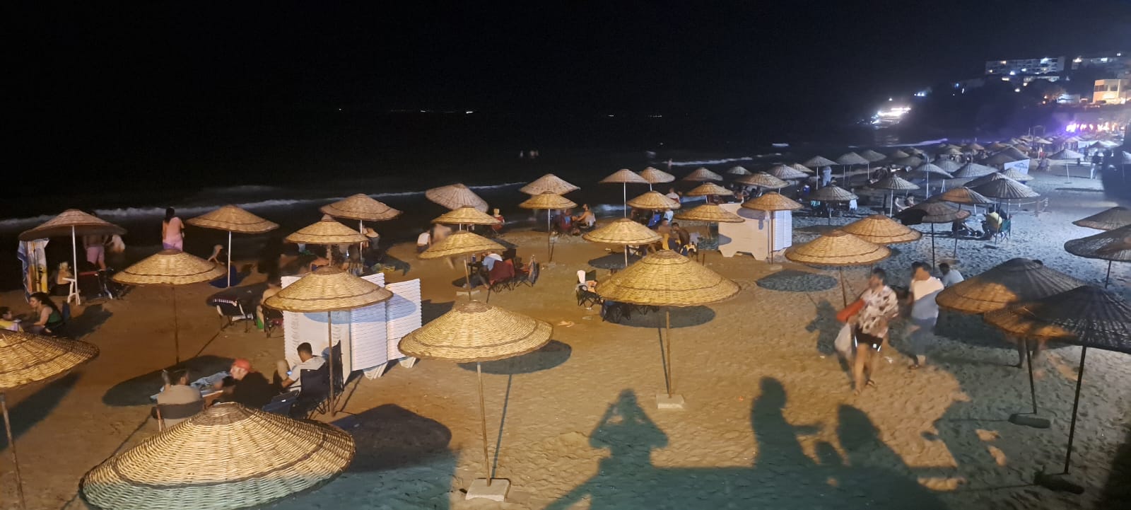 Kuşadası Kadınlar Denizi Plajı Gece Gündüz Dolu