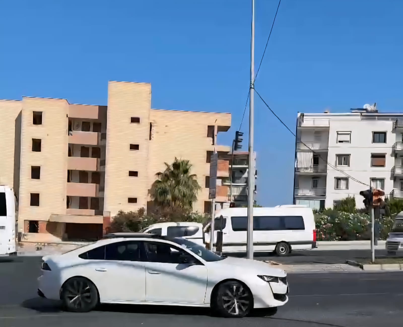 Tütüncüler Kavşağı’nda Her Gün Aynı Tehlike: Denetim Nerede?