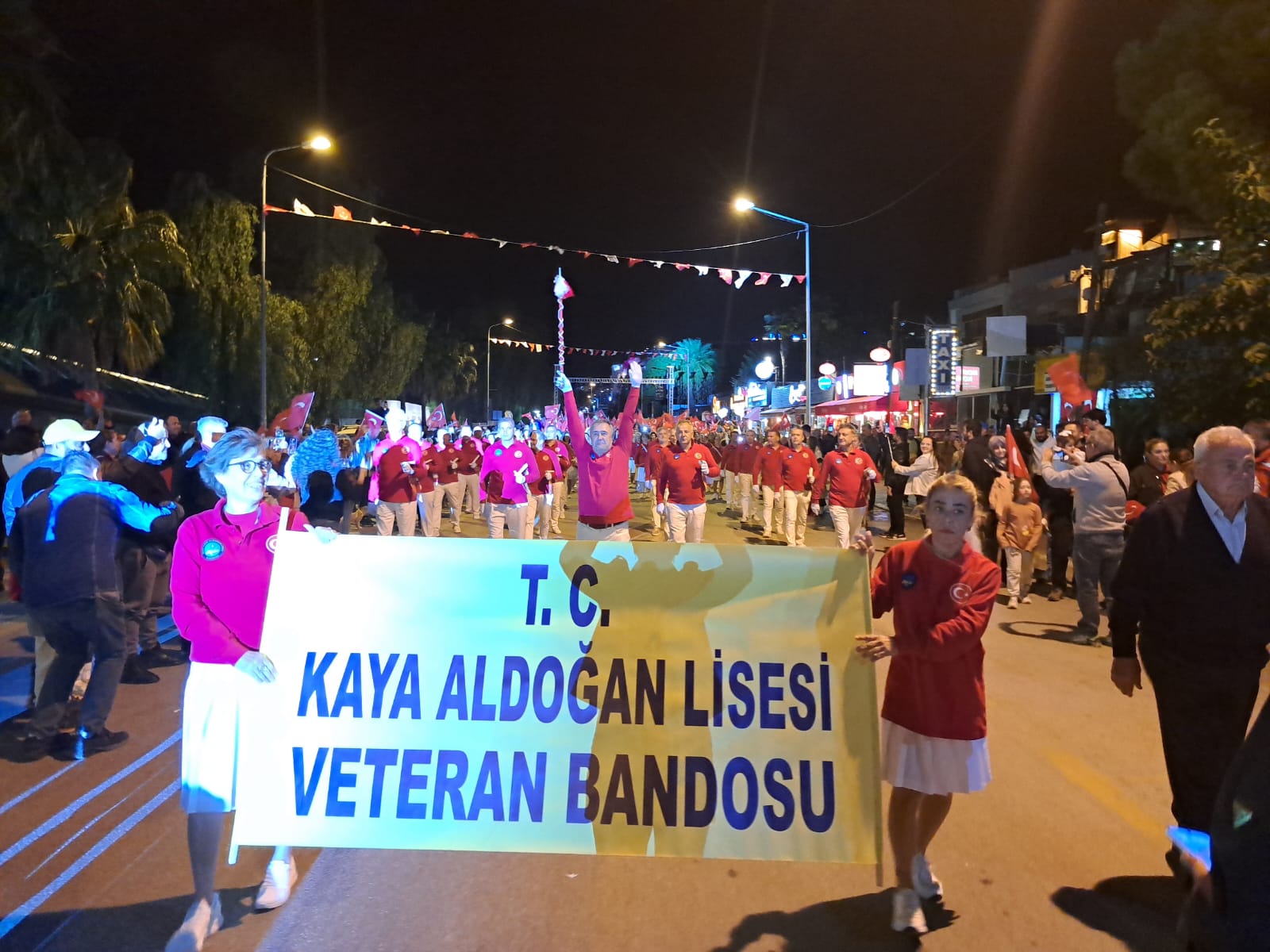 Kuşadası Cumhuriyetine Sahip Çıktı