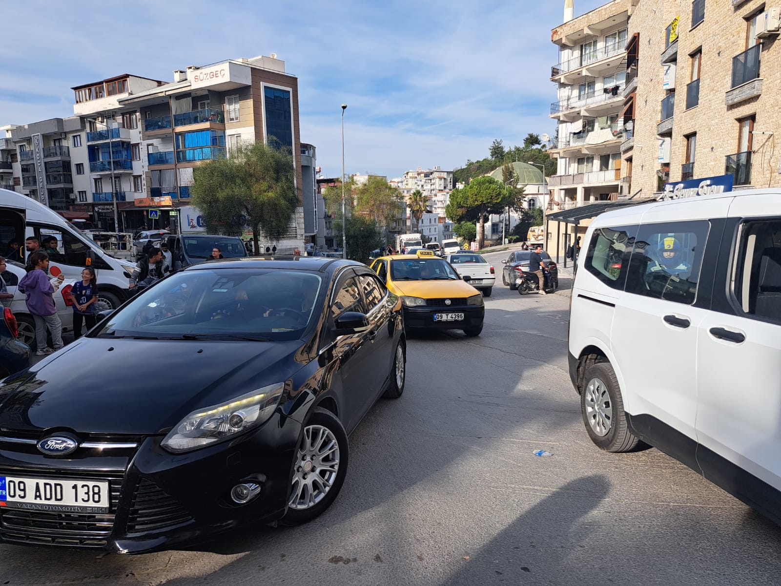 İKİÇEŞMELİK İLKOKULU’NDA BÜYÜK TEHLİKE: ÇOCUKLAR HER GÜN ÖLÜMLE BURUN BURUNA