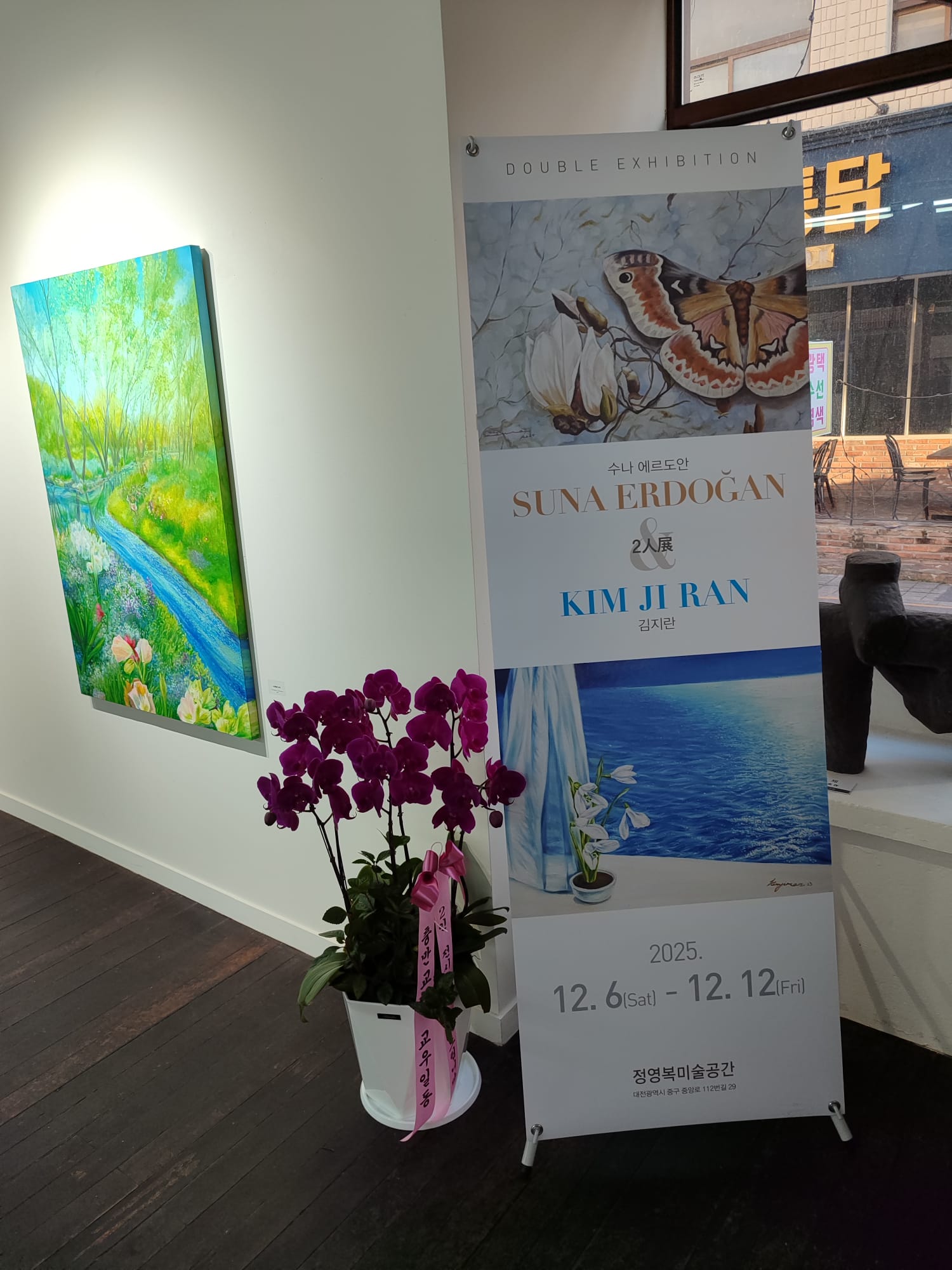 KÜLTÜRLER ARASI SANAT KÖPRÜSÜ: SUNA ERDOĞAN VE KİM JIRAN KORE’DE AYNI TUVALDE BULUŞTU