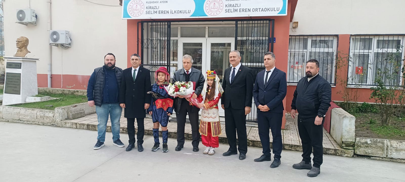 Türkiye’de Yarıyıl Tatili Heyecanı: Yaklaşık 18 Milyon Öğrenci Karnelerini Aldı, Kuşadası’nda 17 Bin 423 Öğrenci Tatile Girdi