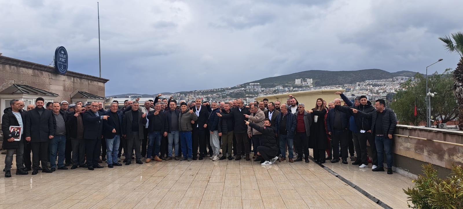 Kuşadası’nda Şoför Esnafı Alarm Veriyor: “Plakalar Teneke Oldu, Gelir Yerinde Sayıyor”