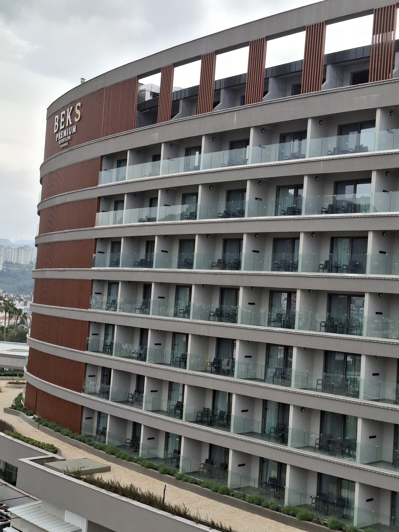 ​KUŞADASI’NDA ‘BEKS’ BİLMECESİ: TURİZM CENNETİNDE ‘KAT’ KULİSLERİ HAREKETLİ!