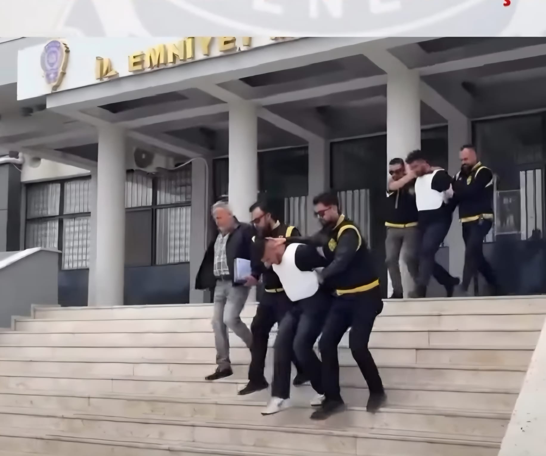 Efeler'de Cinayet Zanlıları Yakalandı: Operasyonun Ayrıntıları