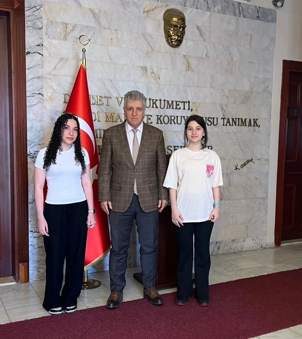 Kuşadalı Öğrencilerden Uluslararası ve Yerel Başarı: Kaymakam Keklik’e Ziyaret