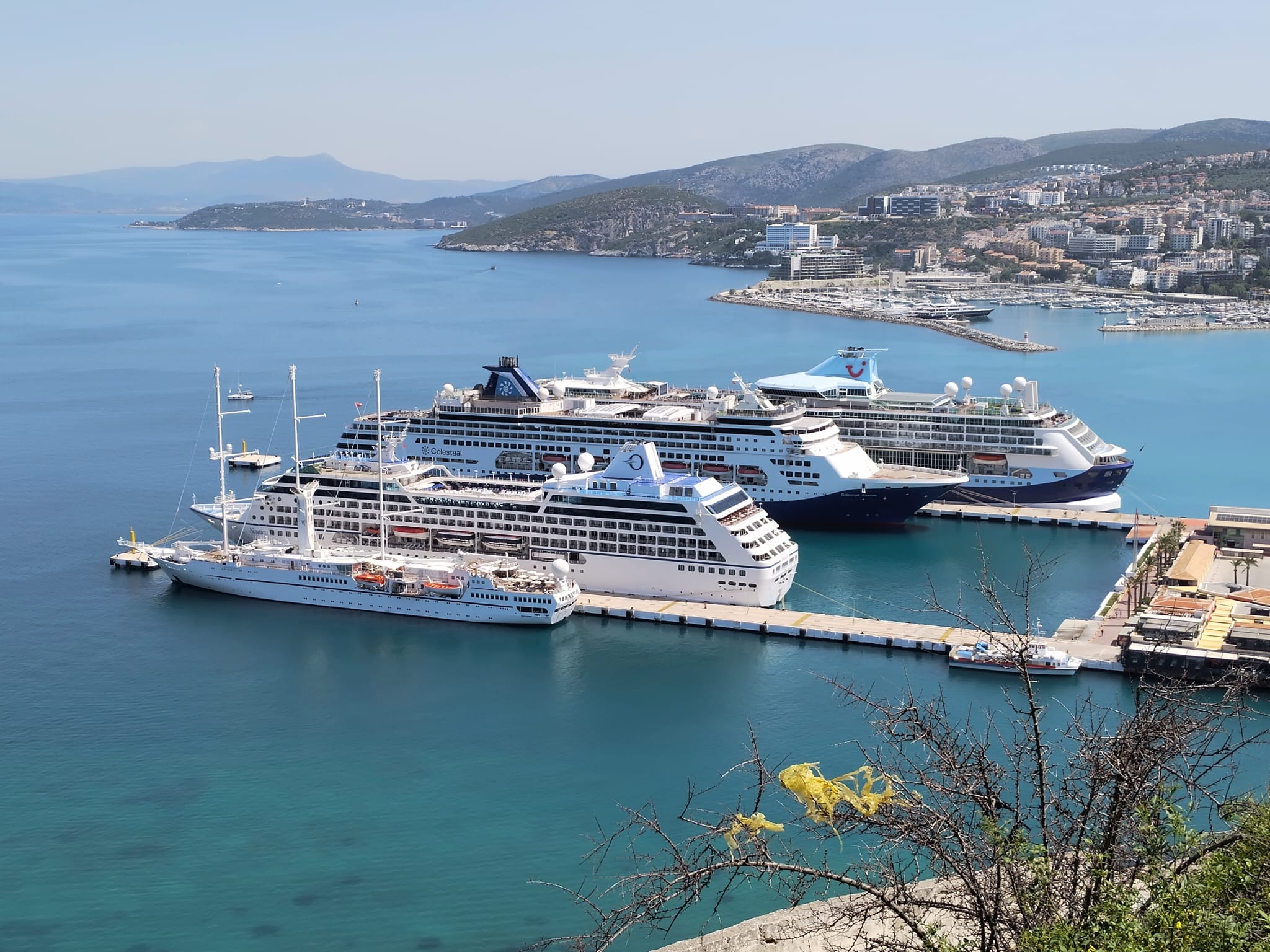 Kuşadası Ege Port’ta Dev Zirve: 4 Dev Kruvaziyer ile Turizmde Gövde Gösterisi