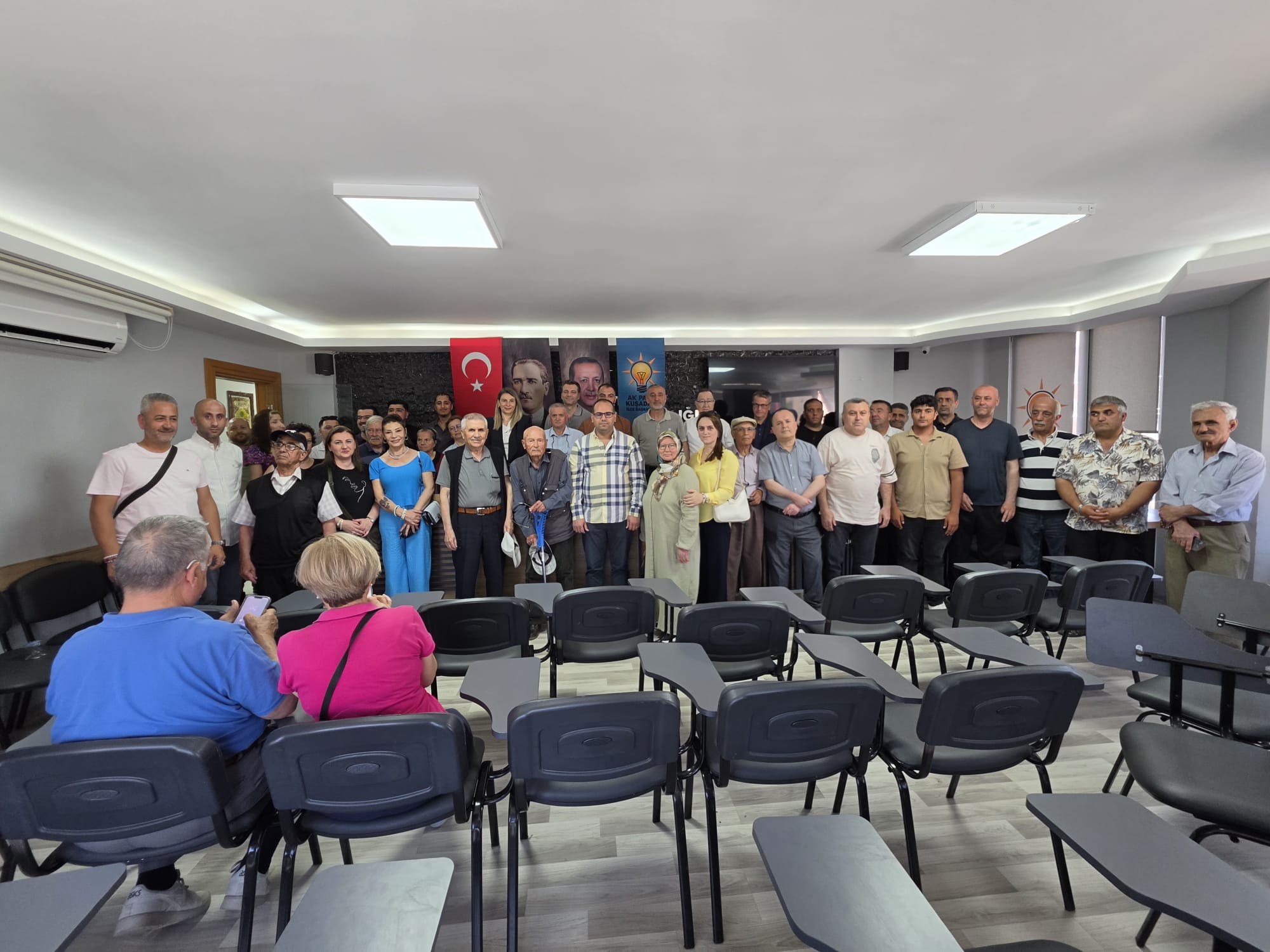 ​AK PARTİ KUŞADASI’NDA COŞKULU BAYRAMLAŞMA