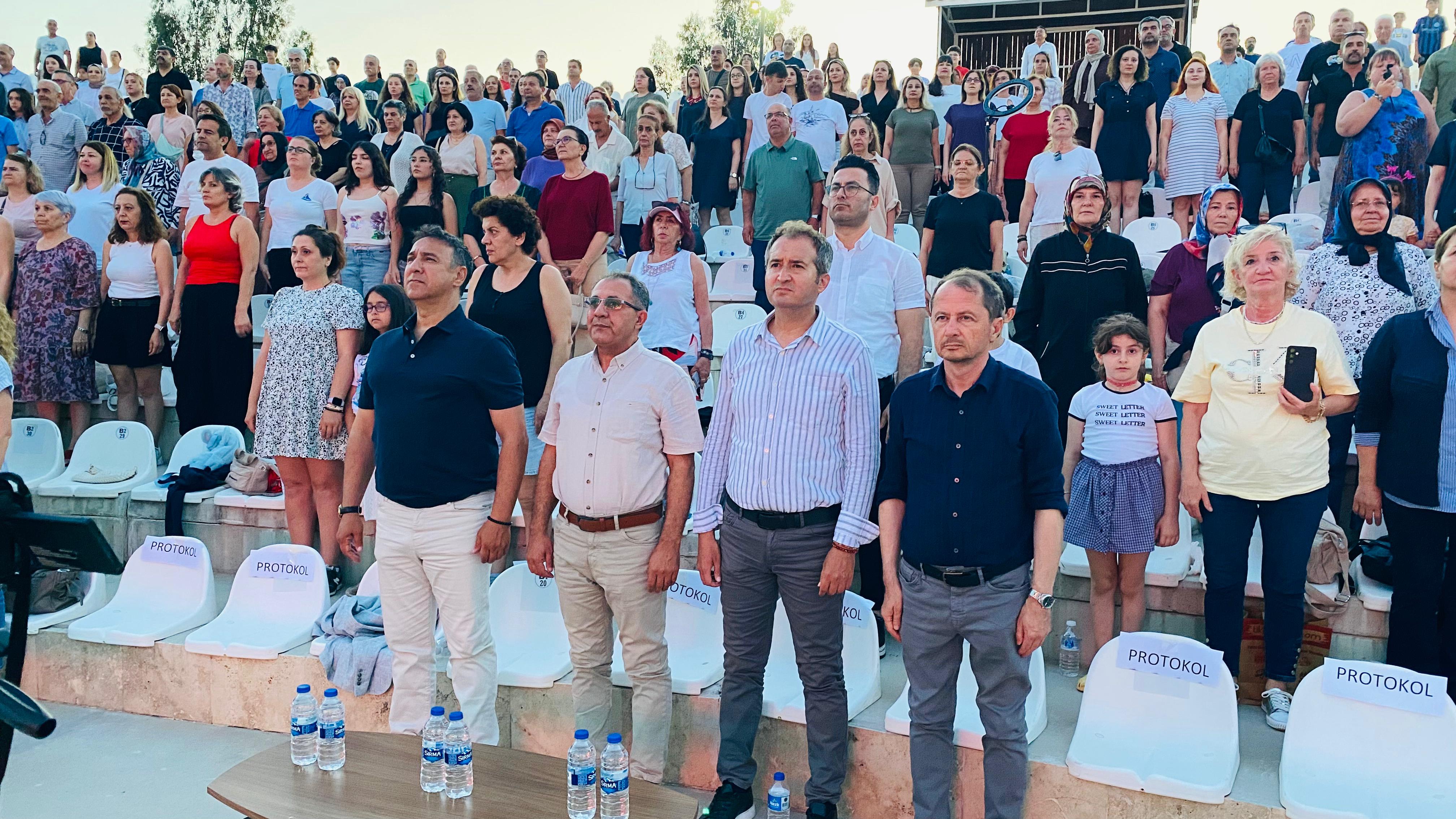 Kuşadası’nda Kültür Şöleni: Öğretmenlerin Sahne Performansı Büyüledi!
