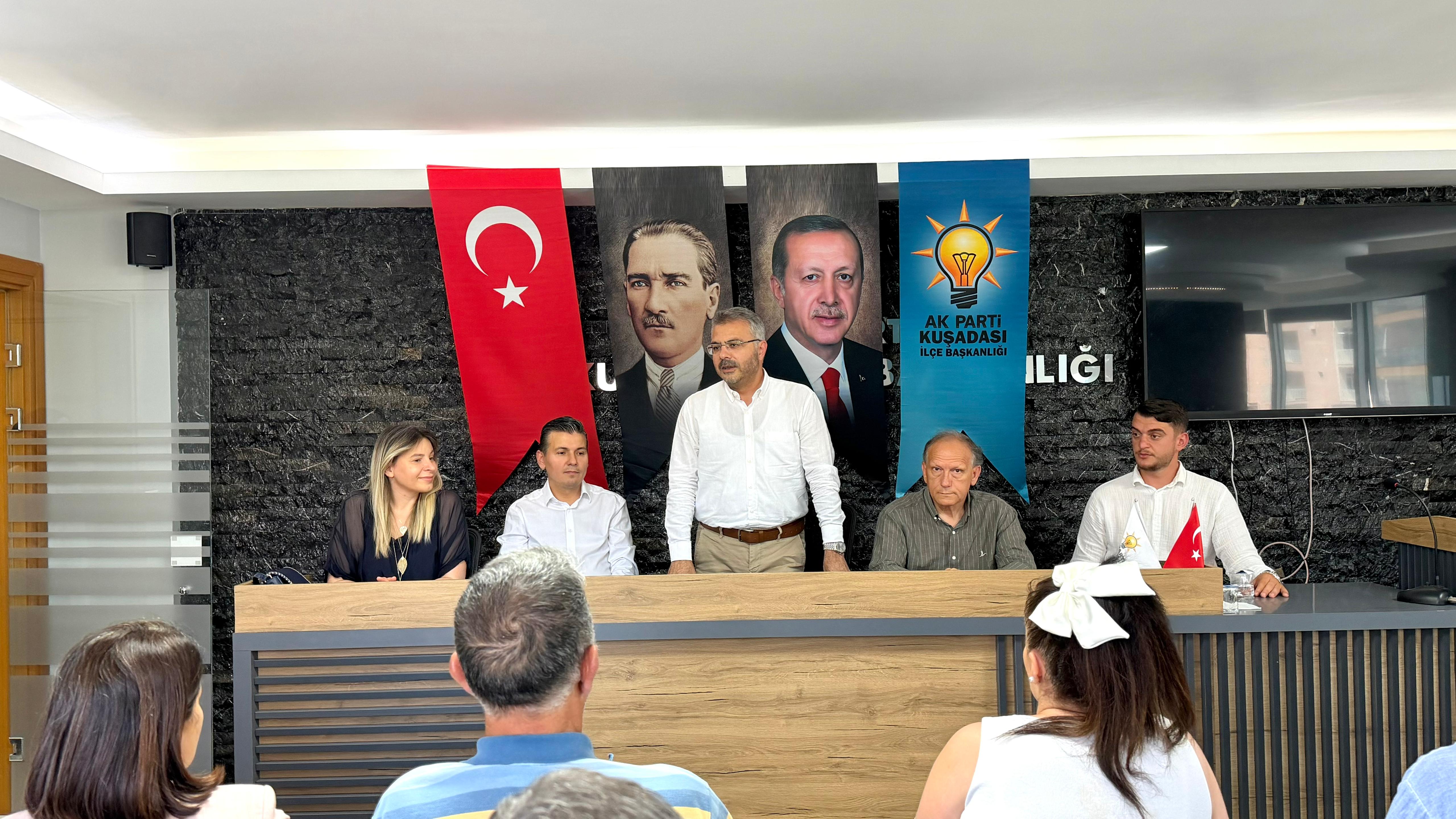 AK PARTİ KUŞADASI SAHADA VİTES YÜKSELTTİ: MİLLETVEKİLİ ÖZMEN VE BAŞKAN SARIGÖZ’DEN ÇIKARMA