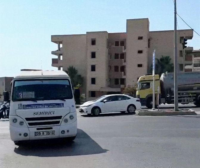 GÖZ GÖRE GÖRE İHLAL: TÜTÜNCÜLER KAVŞAĞINDA KURAL TANINMIYOR