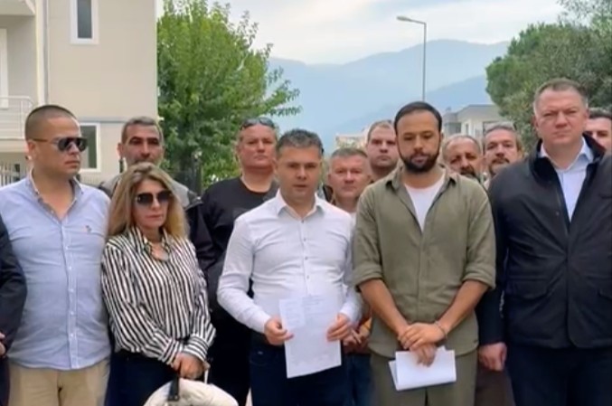 Kuşadası Meclisinde Skandal: Vatandaş Koltuğunda Oturan Kişi Darp Edildi!