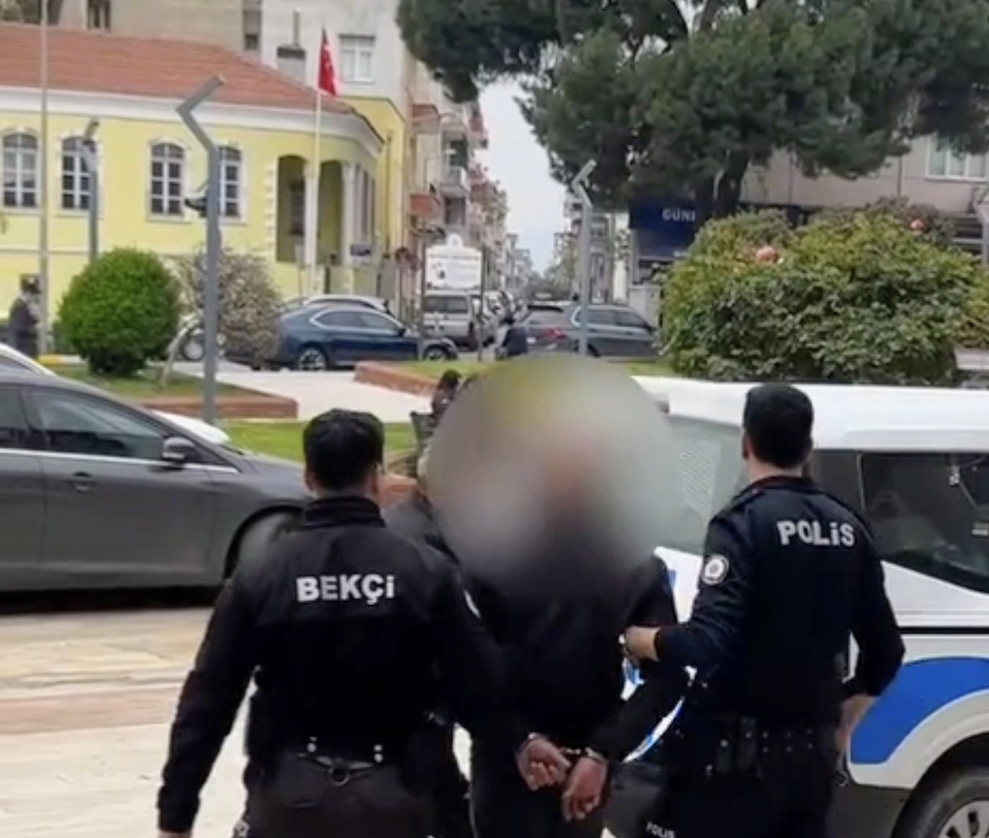 ​İncirliova'da Silahlı Yakalanan Şüpheli Tutuklandı: Sabıka Dosyası Kabarık Çıktı