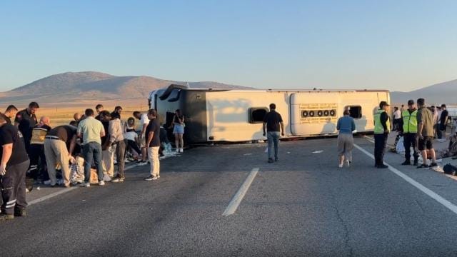 İstanbul Kuşadası seferini yapan otobüste can pazarı: 31 yaralı!