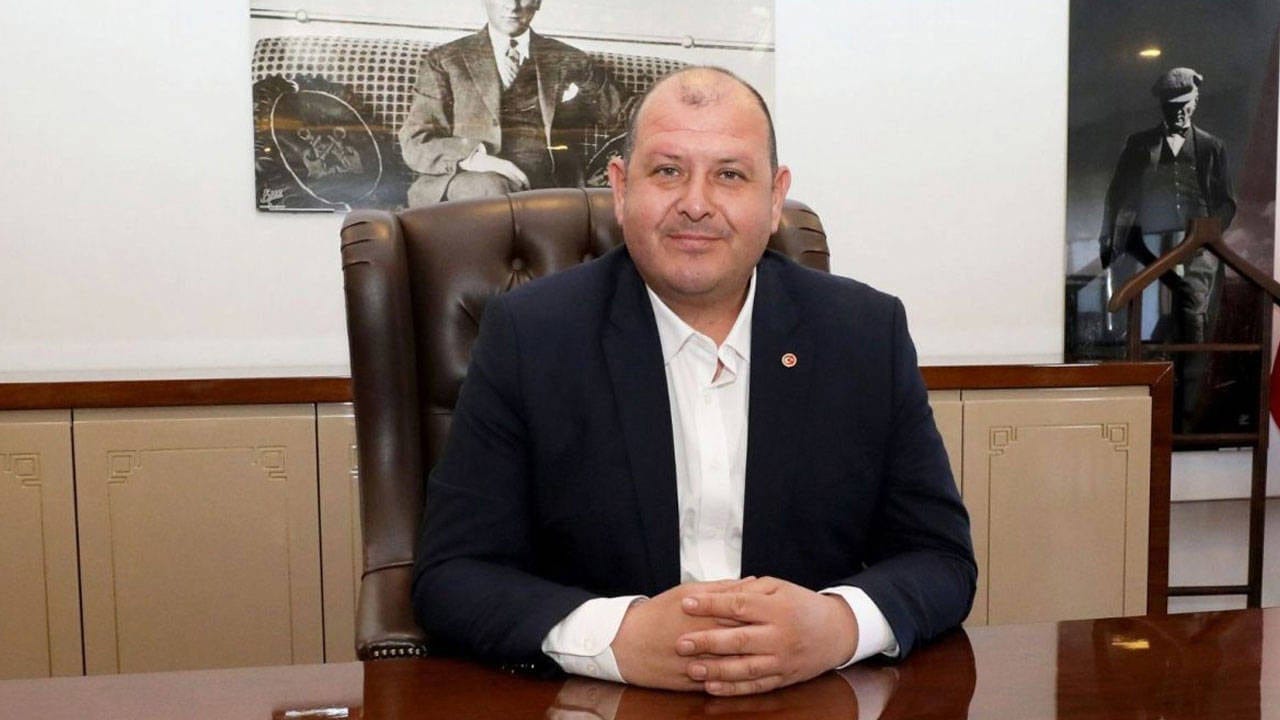 İzmir'de şafak operasyonu! Belediye başkanı ve 12 şüpheli gözaltında