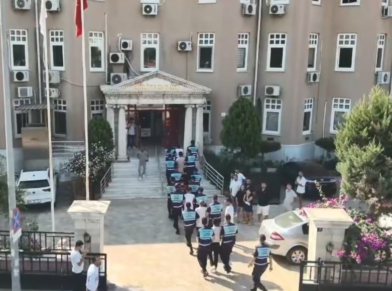 Kuşadası ve 2 ilçede yasa dışı bahis operasyonu: 9 tutuklama