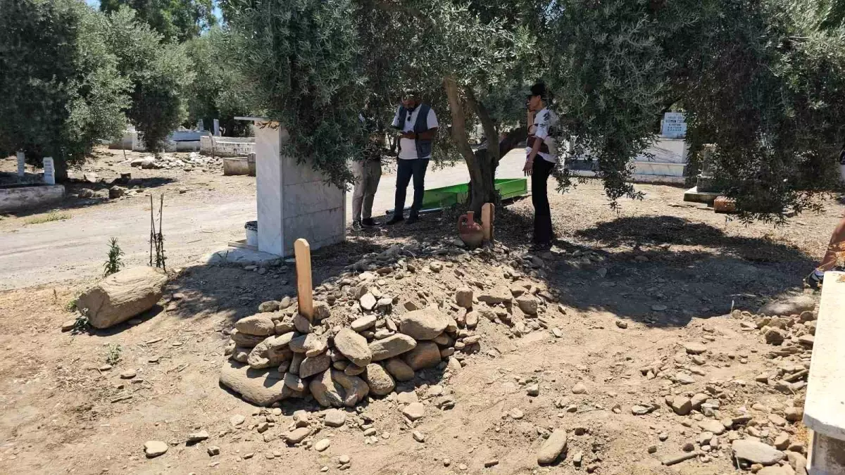 Ailesini yakarak katletmişti, gizlice defnedildi