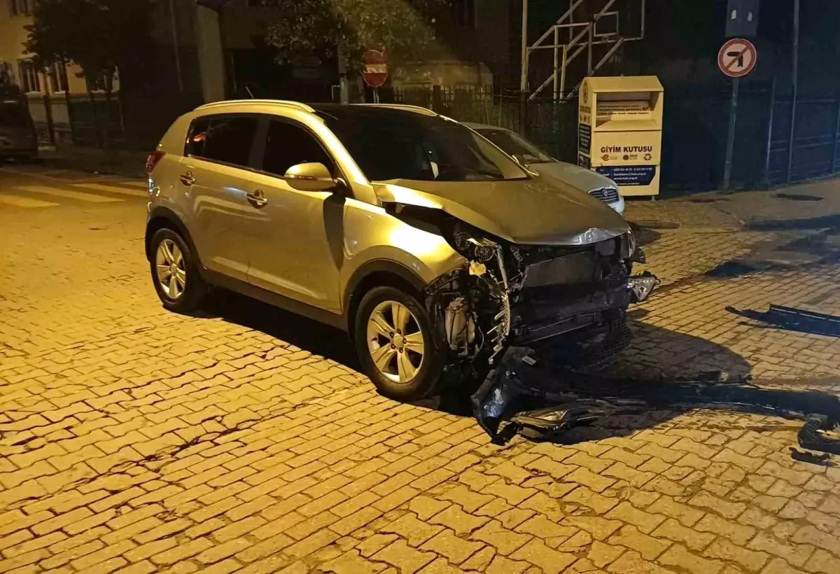 Efeler'de Trafik Kazası: Yaralı Yok, Maddi Hasar Var