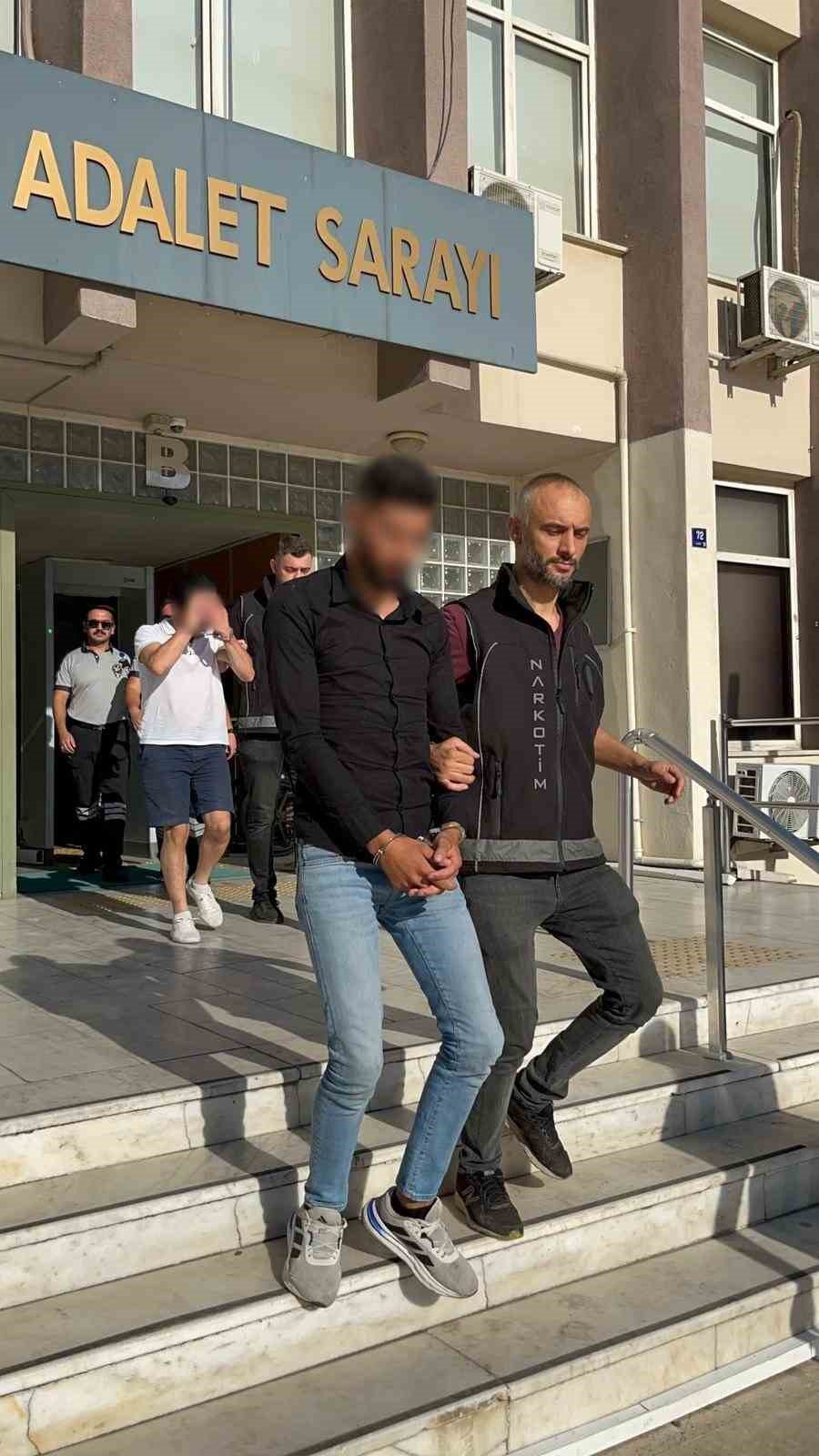 Forum AVM’de uyuşturucu alışverişi polise takıldı