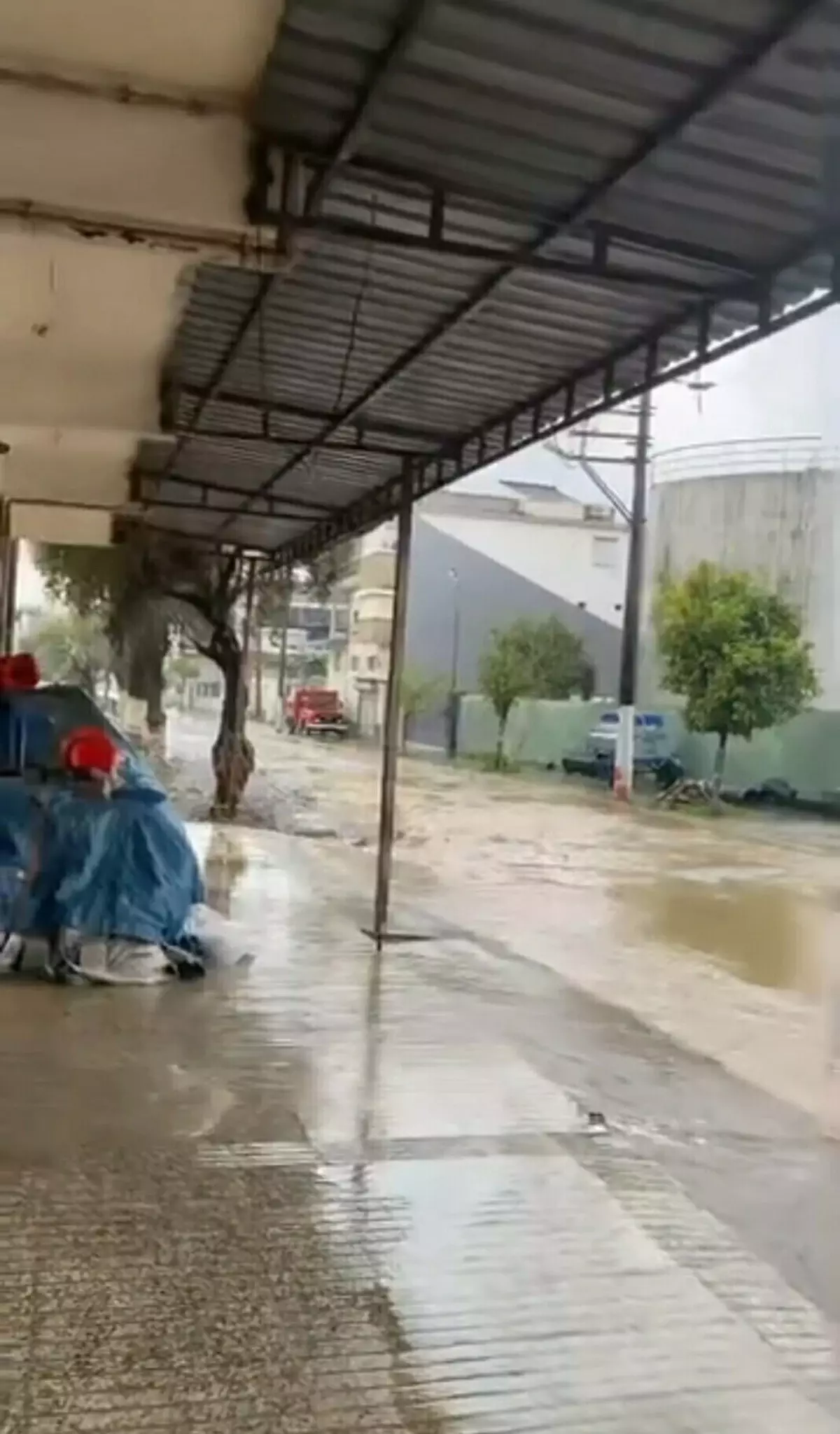 Germencik'te Sel Nedeniyle Ulaşım Kesildi