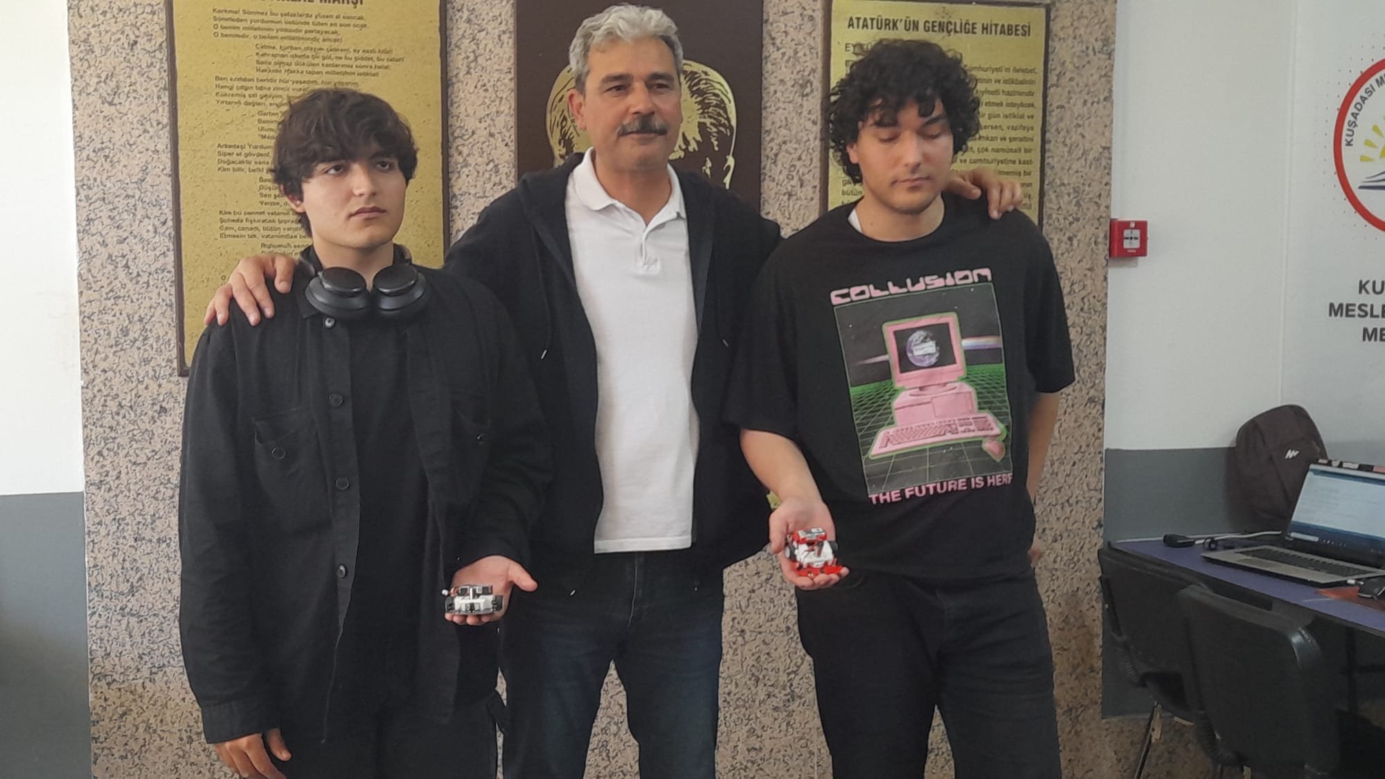 ANTALYA’DAN DESTANSI DÖNÜŞ: KUŞADASI’NIN GENÇ DÂHİLERİ TÜRKİYE 5.’Sİ OLDU