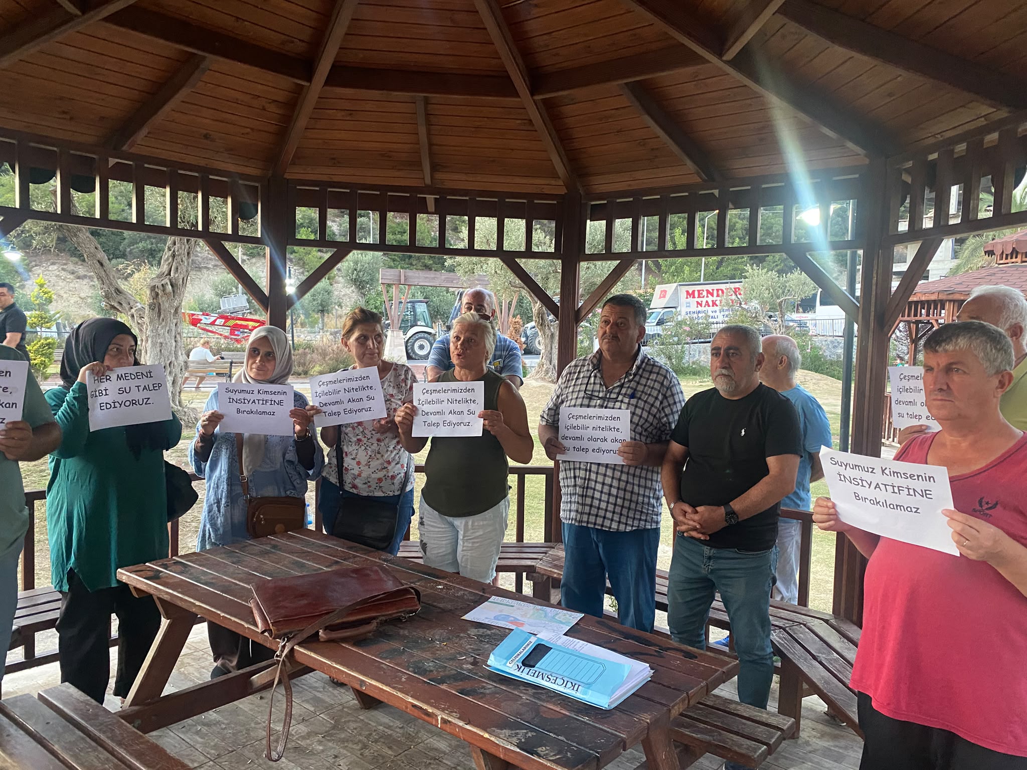 İkiçeşmelik’te Su İsyanı Büyüyor: Cafer Koton Parkı’nda Gece Kesintilerine Karşı Eylem!