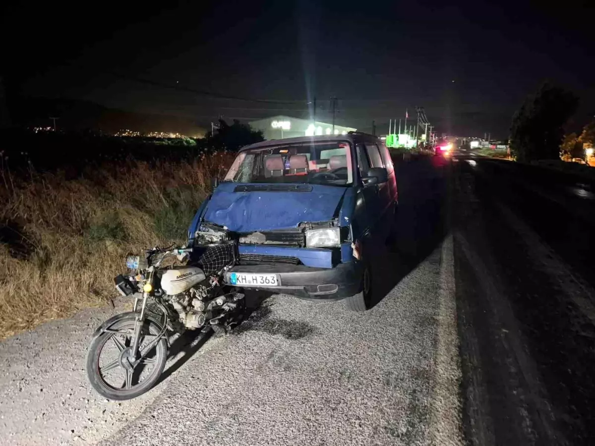Söke'de Minibüs Motosiklete Çarptı: 3 Yaralı