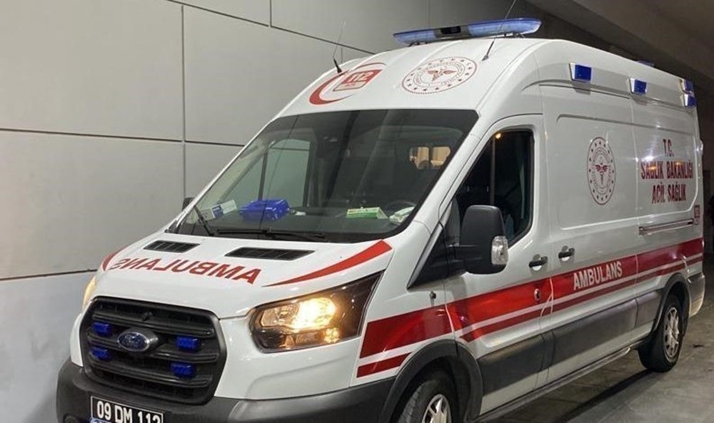 Traktörle geri manevra yaparken oğlunu ezdi