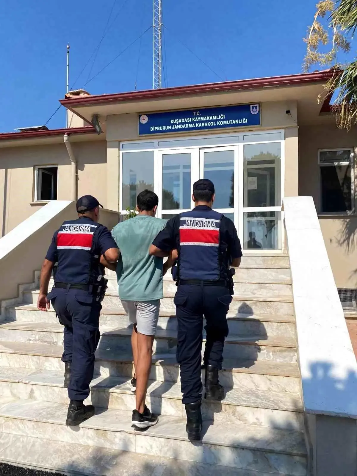 Sisam’a Yüzerek Kaçmak İstedi, Milli Park’ta Yakalandı!